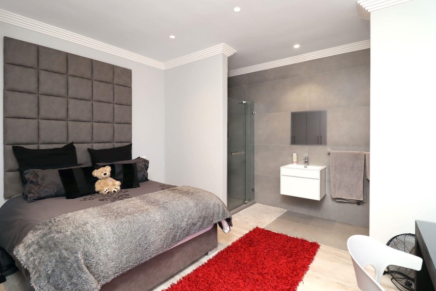 2 Bedroom Property for Sale in Oakdale Western Cape